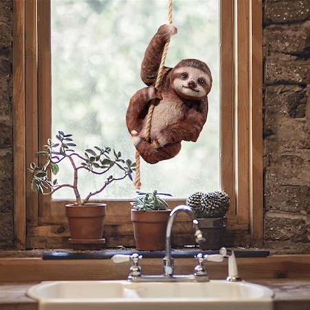 Design Toscano Hanging Horatio the 3-Toed Sloth Statue QM2890800